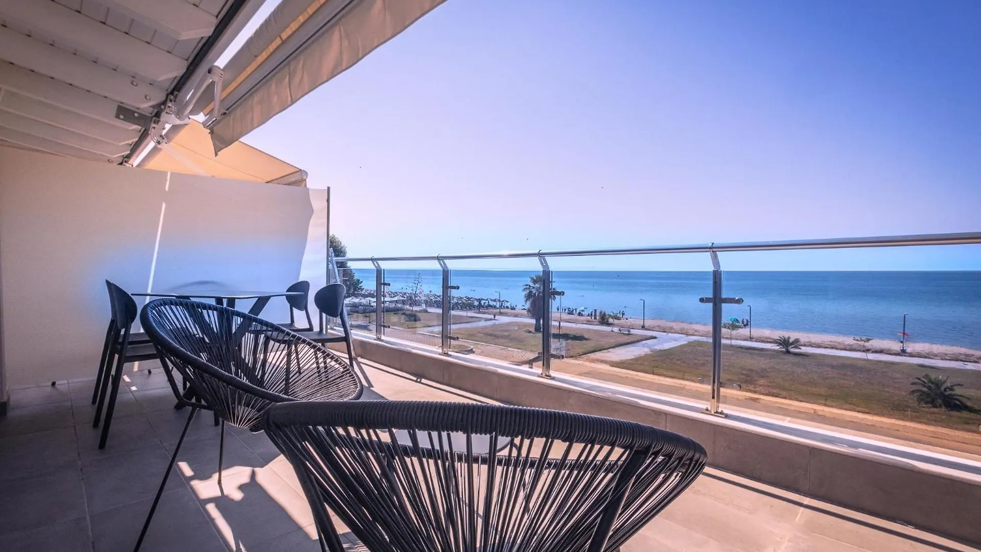 Laki Beach Hotel Nea Plagia