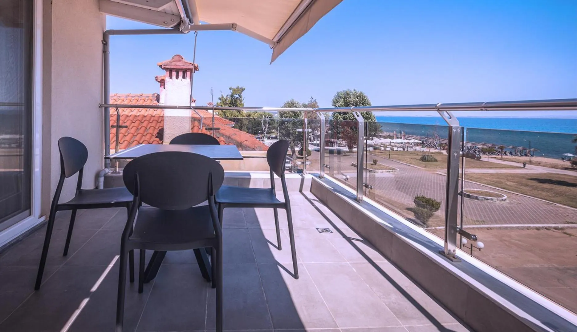 Laki Beach Hotel Nea Plagia