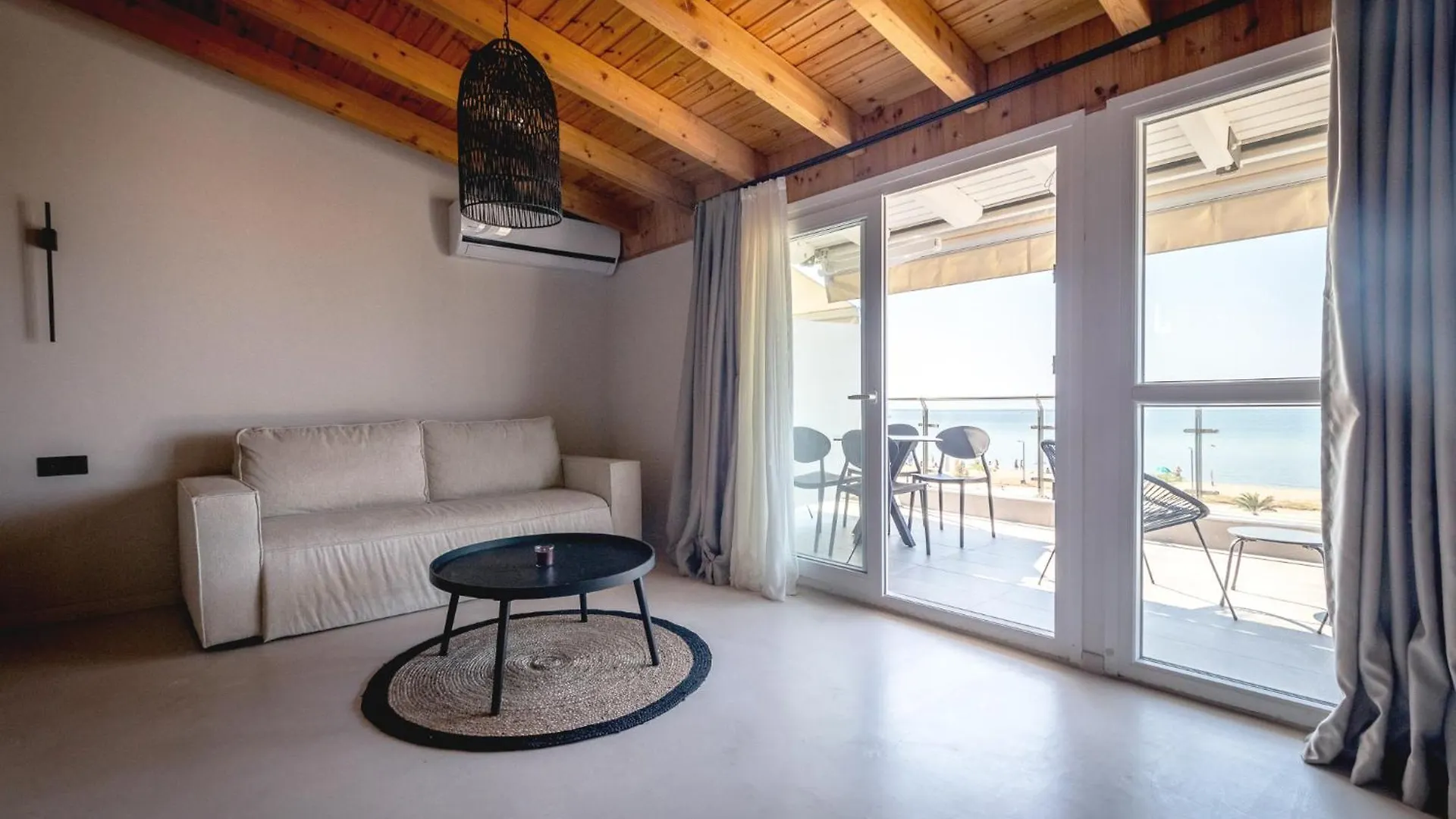 Laki Beach Hotel Nea Plagia