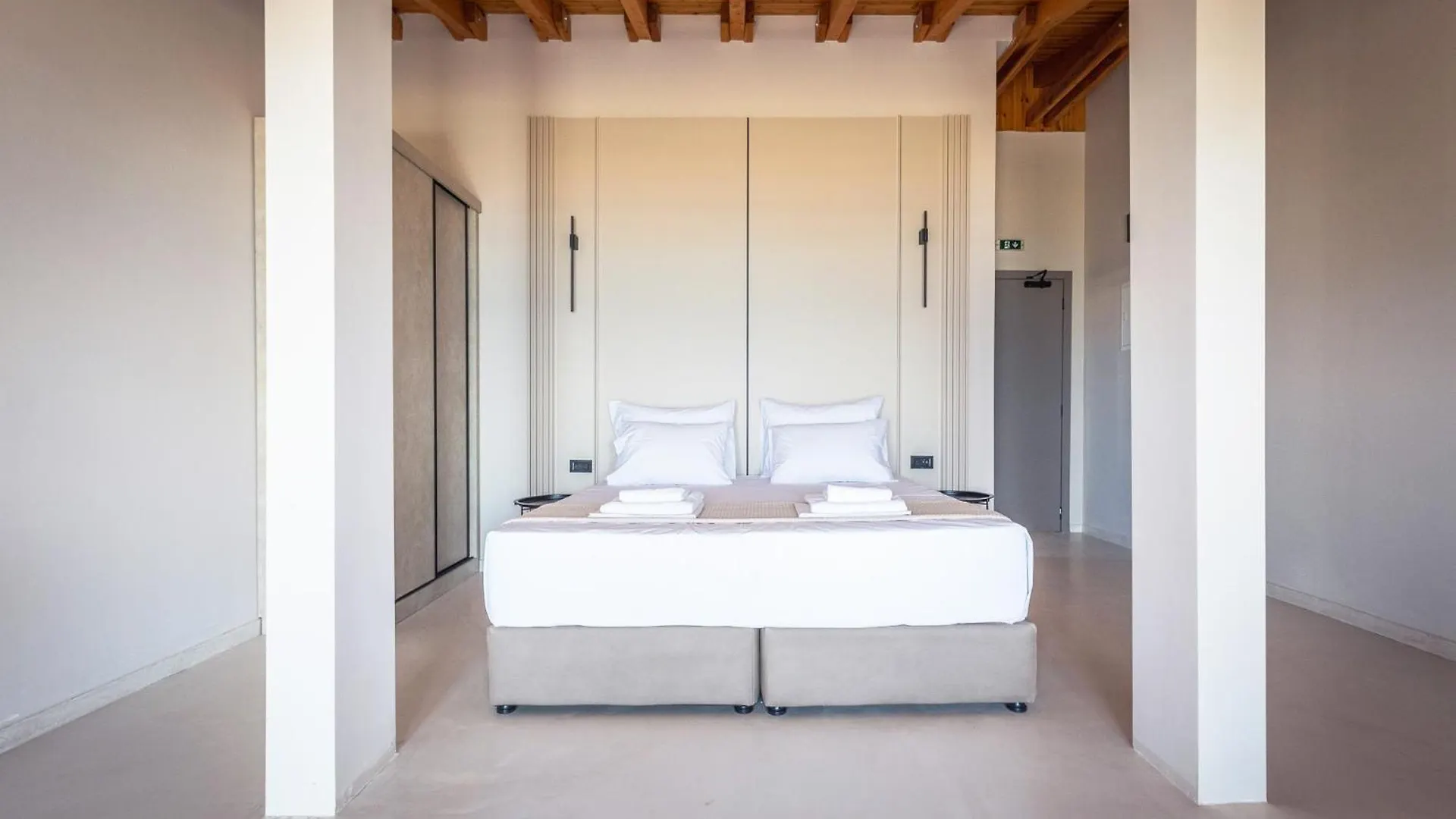 Laki Beach Hotel Nea Plagia